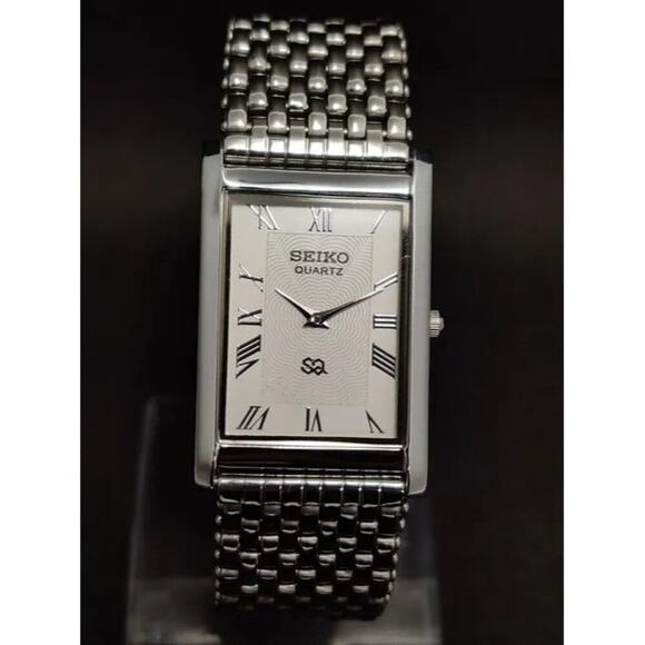 Vintage Style Seiko Quartz Mens Silver Watch & White accents W/ Metal Strap - Picture 2 of 7